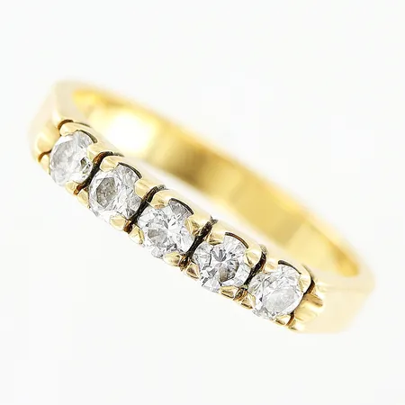 Ring diamanter 5st totalt 0,40ctv enligt gravyr Schalin stl:16¾ bredd 3mm 18K.  Vikt: 3,2 g