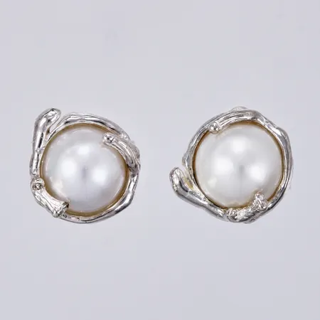 Ett par örhängen Ø 9mm Maria Nilsdotter med odlade pärlor 925/1000 silver Vikt: 3,9 g