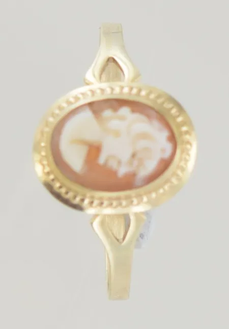 Ring camé stl 17¼ mm höjd 10,3 mm 18K Vikt: 1 g