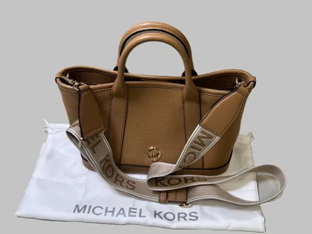 Väska Michael Kors "Luisa" BA-2312 mått ca 28x18,5x11cm, fintskick, dustbag.