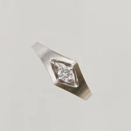 Ring diamant ca 0,20ct stl:17¾ bredd 8mm 18K 2,9g.