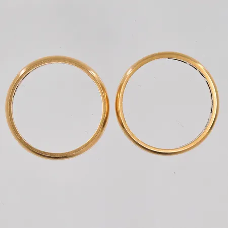2 Ringar stl:15¼ graverade 18K Vikt: 6,6 g