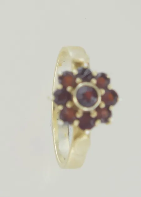 Ring med granater stl 17 mm silver 925/1000 Vikt: 2,6 g