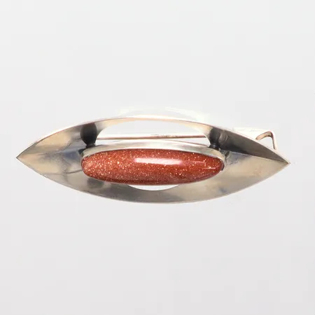 Brosch längd 5cm, bredd 2cm, finska stämplar 813H, Silver. Vikt: 6,9 g