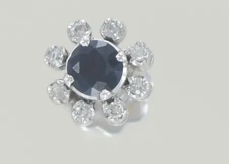Singel örhänge med diamanter/safir bredd 8mm, 14K Vikt: 1,4 g
