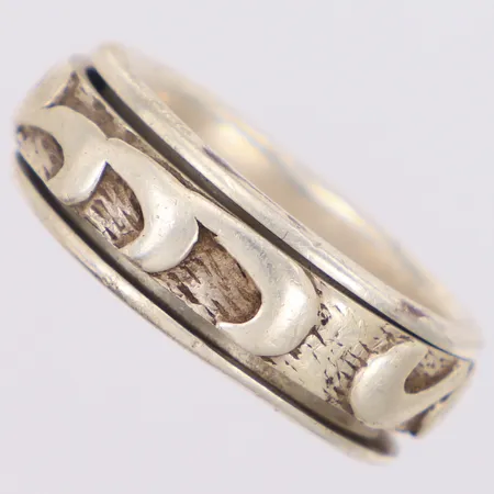 Ring med rörlig mittdel stl:19½ bredd 8,3mm, silver 925/1000 Vikt: 10 g