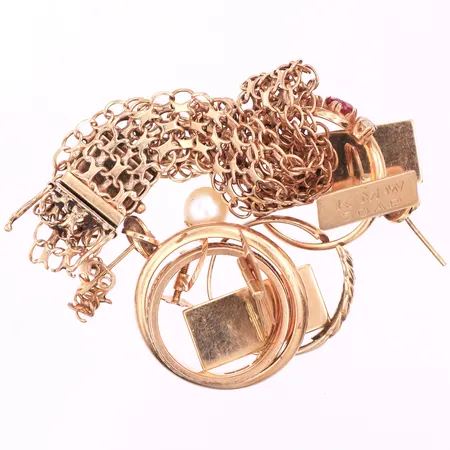 Diverse trasigt och graverat guld,några stenar/pärla,18k. Vikt: 40 g