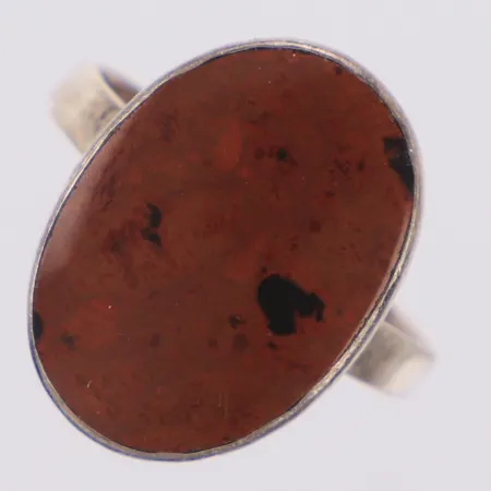 Ring med orange sten stl:18½, bredd 3-20mm, silver 925/1000 Vikt: 4,1 g