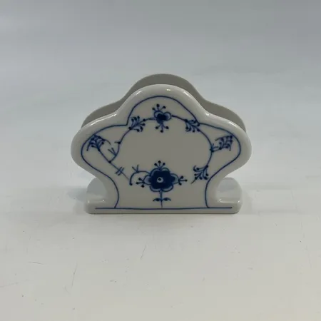 Servettställ Bing & Gröndahl nummer 566,ca 7x9 cm. Skickas med paket.