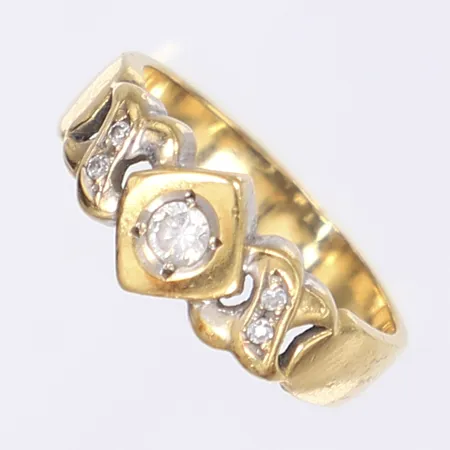 Ring med vita stenar stl: 17¾ bredd 3-8mm ojämn skena 18K Vikt: 4,2 g