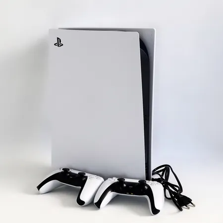 Playstation 5 modell:CFI1216A, serienummer: F32A01HCS12133875, 2 handkontroller, 1 strömkabel, inga övriga tillbehör Skickas med postpaket.