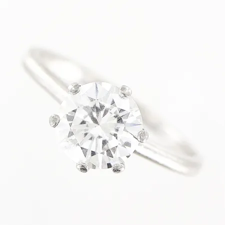Ring med diamant ca 1,50ct ca I(TCr)/SI stl:17, skeva klor, vitguld 18K Vikt: 3,1 g