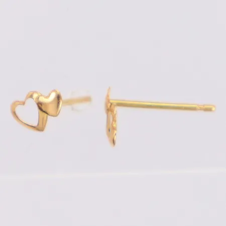 Örhängen hjärtan längd 5,6mm, bredd 3,6mm, snurrebussar saknas, 18K Vikt: 0,1 g