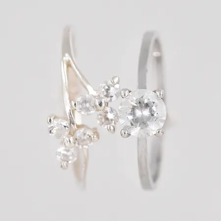 2 Ringar med vita stenar stl:18-18¼ silver 925/1000 Vikt: 2,7 g
