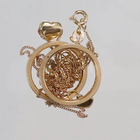 Diverse guld, gravyr, trassel, stenar, 18K Vikt: 10,6 g