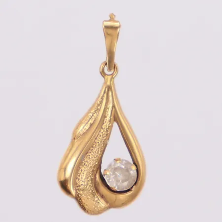 Hänge med vit sten längd 25,7mm, bredd 11,3mm, trasig ögla, 18K Vikt: 0,5 g