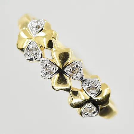 Ring hjärtan med vita stenar GHA stl 17, bredd 1-6 mm, gulguld/vitguld, 18K. Vikt: 2,1 g