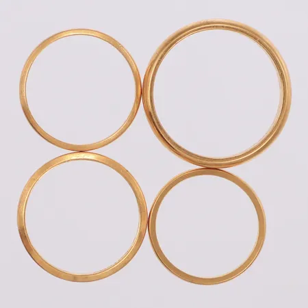 4 Ringar med gravyr, 18K  Vikt: 13,1 g