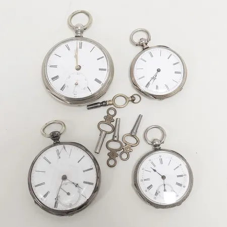 Fyra fickur manuell, nycklar, slitage, defekta, vitmetall.