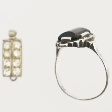 Ring och lås, defekt, skadad sten, 835/1000 silver Vikt: 5,3 g