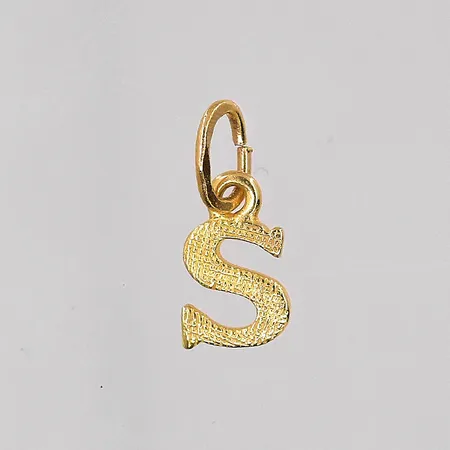 Hänge S längd 10mm inklusive ögla, bredd 4,5mm 18K Vikt: 0,2 g