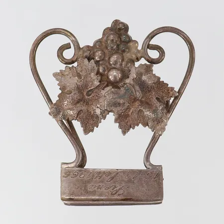 Sedelklämma med dekor 50x45mm, gravyr Silver 925/1000.  Vikt: 17,3 g