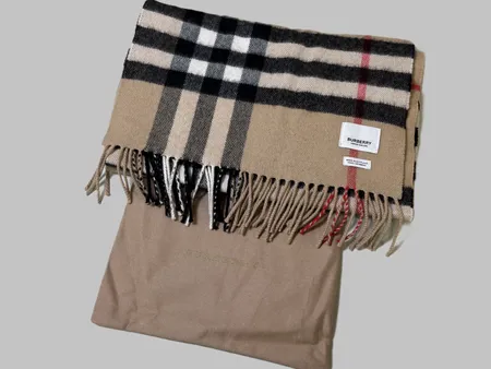 Scarf Burberry London 168x30cm 100% Kashmir, doft av parfym, dustbag, butikspåse.
