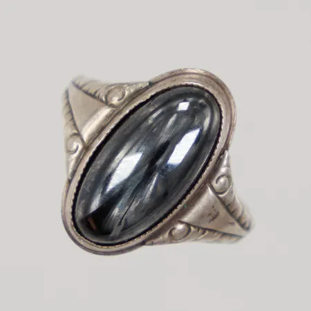 Ring med Hematit stl:16½, bredd 17mm, lös i fattning Silver 835/1000 Vikt: 3,5 g