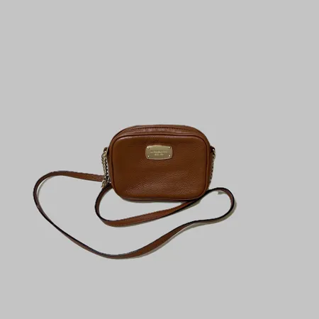 Väska Michael Kors mått ca 17x12x4,5cm.