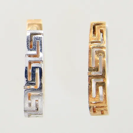 Ett par örhängen med meanderdekor delvis förgyllt silver Ø17mm bredd 3,5mm silver 925/1000 Vikt: 3,3 g