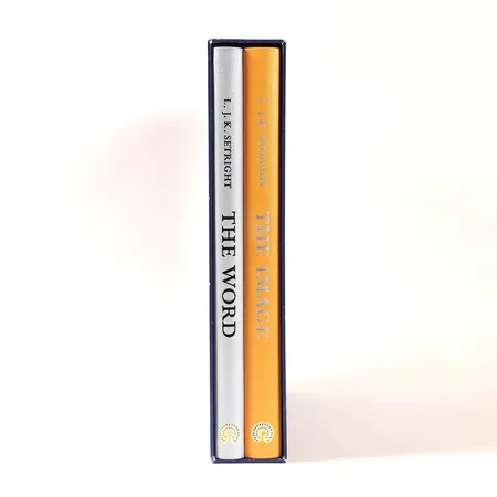 Bokverk "A Private Car An Account Of The Bristol", 2 Vol. L.J.K. Setright, Palawan Press 1998, smärre bruksslitage, fodral med mindre nötta kanter. Skickas med postpaket.