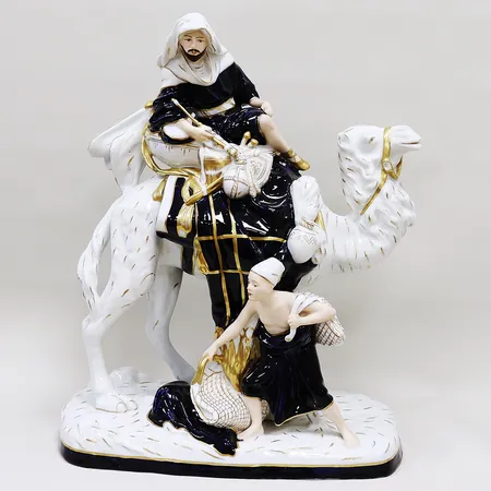 Figuringrupp Royal Dux Bohemia, Czechoslovakia, 10946/2, 6535 26, 60X50cm, man på kamel. Specialfrakt, kontakta pantbankskontoret för mer information.