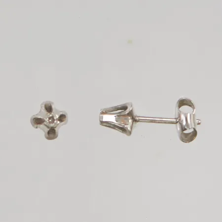 Örhängen diamanter 2x ca 0,02ct 5mm vitguld 18K 0,8g.