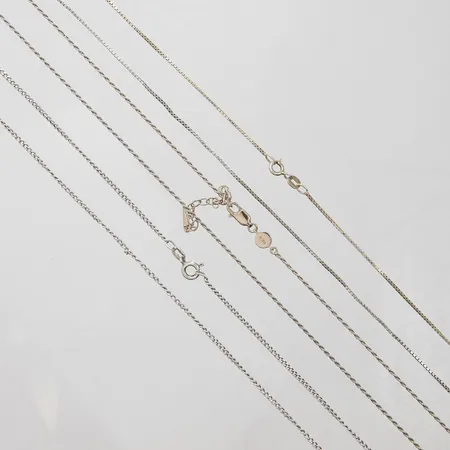 Tre kedjor defekta silver 925/1000 Vikt: 9,8 g