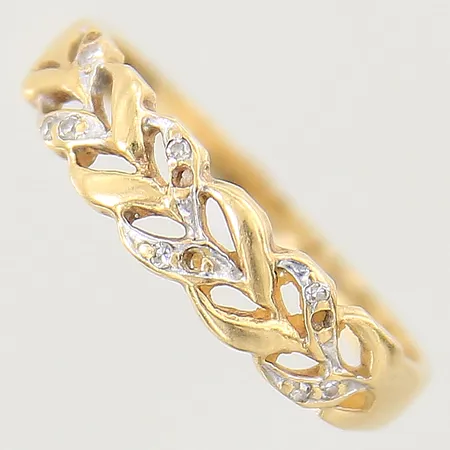 Ring med diamanter 8 x 0,005ct, stl:18, bredd 1mm, tre diamanter fattas, 18K  Vikt: 2,1 g