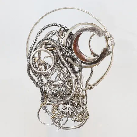 Diverse silver, delvis defekt och trassel silver 830-925/1000 Vikt: 76 g