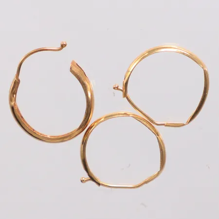 Tre Creoler, defekta, 18K Vikt: 0,9 g