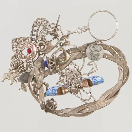 Diverse silversmycken delvis defekt 830/1000 Silver 25,7g.