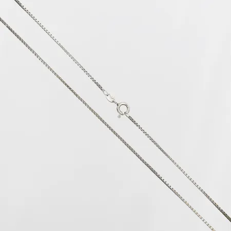 Kedja venezia ca 38cm, bredd 1,5mm, slitage, ojämnheter, 835/1000 silver.  Vikt: 3 g