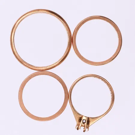 Diverse guld med gravyrer/defekter,18k. Vikt: 12,5 g