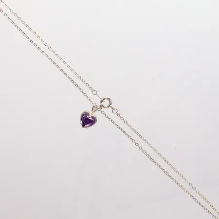 Collier med lila sten längd 40cm, bredd 1mm, ostämplat, Silver. Vikt: 2,6 g