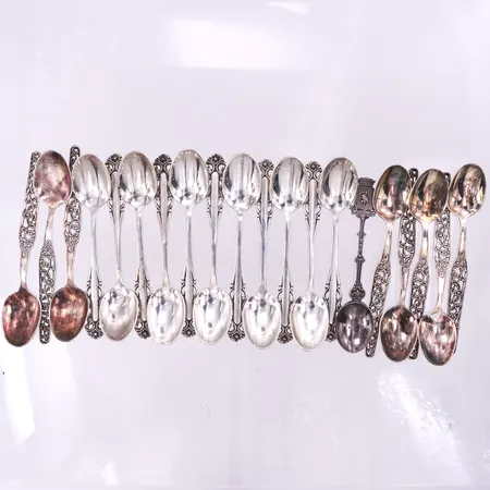 Diverse silverbestick olika modeller 830/1000. Vikt: 252 g