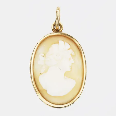 Hänge med kamé, höjd: 25mm, bredd: 14mm, Gustaf H. Löfgren, Stockholm 1921, 18K  Vikt: 1,6 g