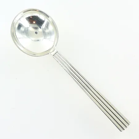 Serveringssked Georg Jensen modell Bernadotte, stämplad Georg Jensen sterling Danmark, 14,5cm, silver 925/1000. Vikt: 41,5 g