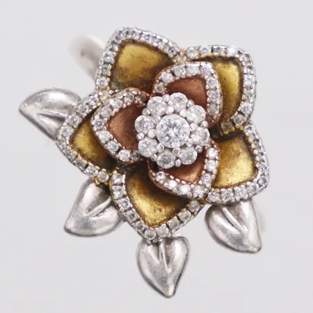 Ring med vita stenar stl:17½ bredd 1,9-19mm, rörlig del, delvis trefärgad, en sten saknas, silver 925/1000 Vikt: 5,2 g