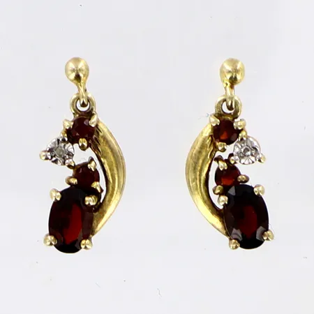 Örhängen med granater 18mm, bredd:7mm, förgyllt silver GFAB 925/1000 Vikt: 2,3 g