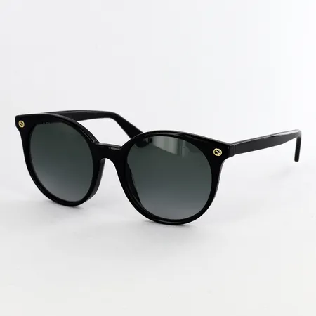 Ett par solglasögon Gucci GG0091S, med etui, små repor på glas.  Vikt: 0 g