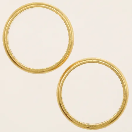 Två ringar släta stl 18¼, bredd 4mm, gravyr, 23K  Vikt: 13,1 g