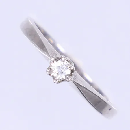 Ring med vit slipad sten stl: 18 bredd 1-4mm silver 925/1000 Vikt: 1,7 g