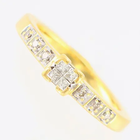Ring med diamanter 0,07ctv, åttkants- och prinsesslipade W(H)/P-SI, stl:17¼, bredd 2,1-4,4mm, GHA, 18K Vikt: 5,1 g